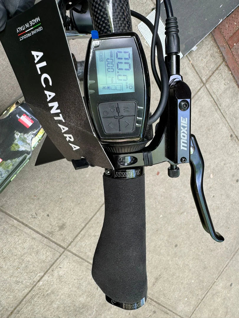 MOXIE M8 LIMITED EDITION